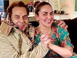 Dharmendra with daughter Esha