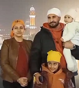 Jassie Gill in Golden Temple with family