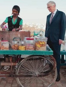 Dolly Chaiwala serves Bill Gates