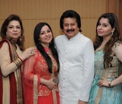 Pankaj Udhas with family