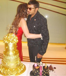 Urvashi Rautela celebrates birthday with Yo Yo Honey Singh