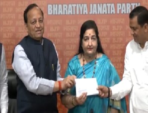 Anuradha Paudwal enters Politics