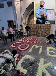 Fan welcome Sidhu Moosewala