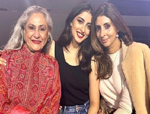 Jaya Bachchan with Shweta and Navya