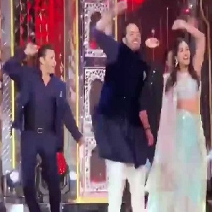 Salman Khan behind Anant Ambani and Radhika Merchant