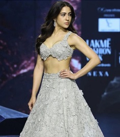 Sara Ali Khan walk the ramp of LFW24