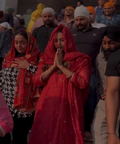 Sargun Mehta visits Golden Temple