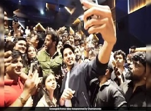 Siddharth Malhotra visits theatres