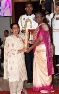 Nirmal Rishi receiving Padma Shri