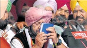 Captain Amrinder Singh taking Gutka Sahib oath