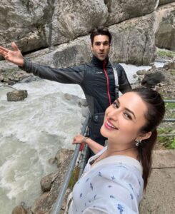 Divyanka Tripathi Vivek celebrate 8th anniversary