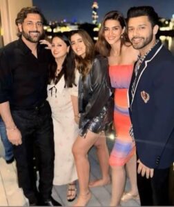 Kriti and Kabir with Dhoni